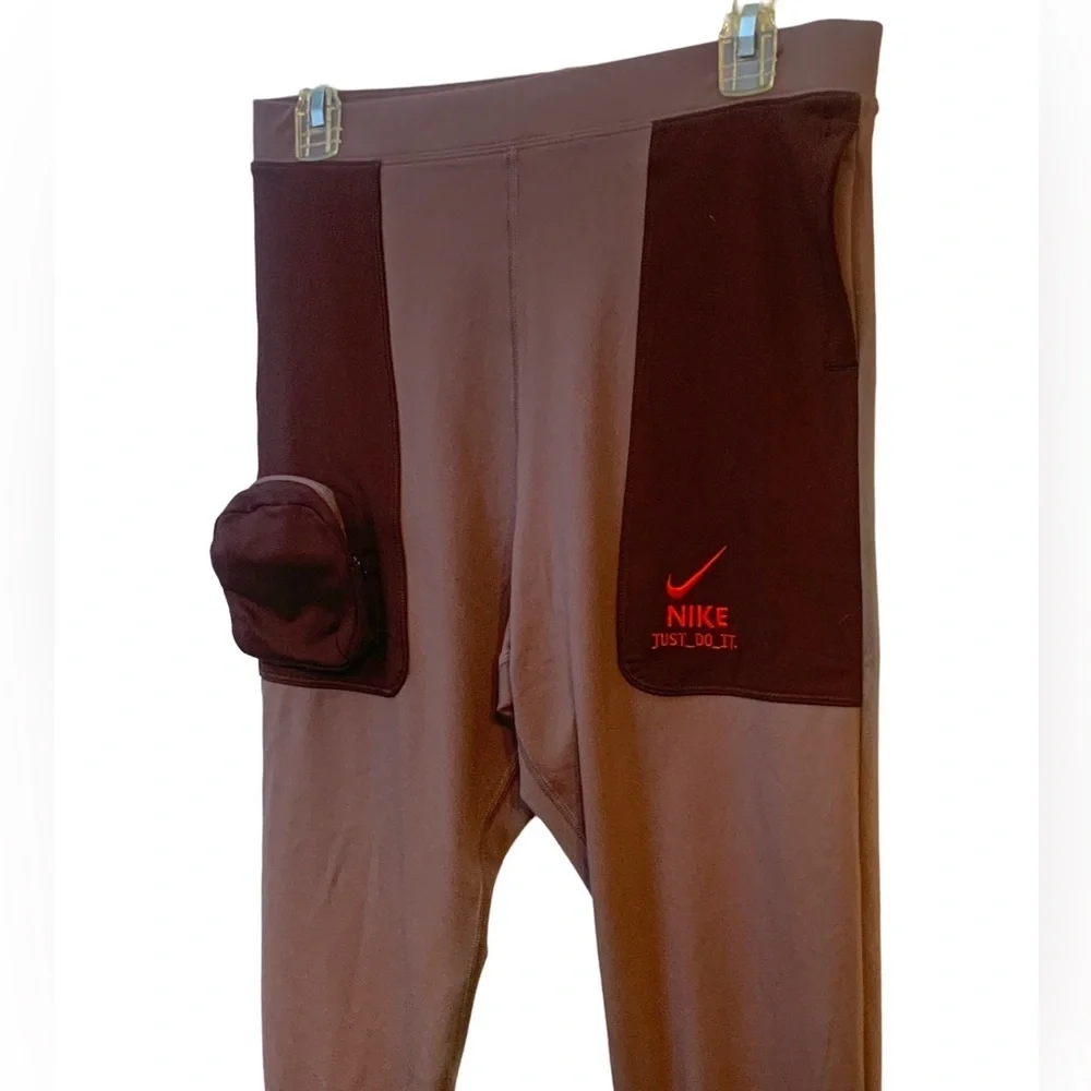 Nike high rise 7/8 two toned leggings with airpod pocket